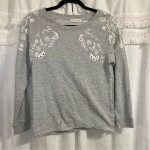 Retrology chic casual long sleeve top w/ delicate white eyelet embroidery size S
